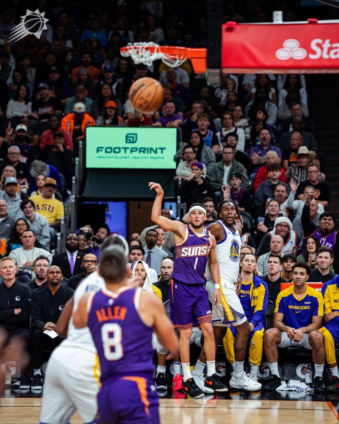 太阳轻取北京队,库里统治全场 太阳轻取北京队,库里统治全场