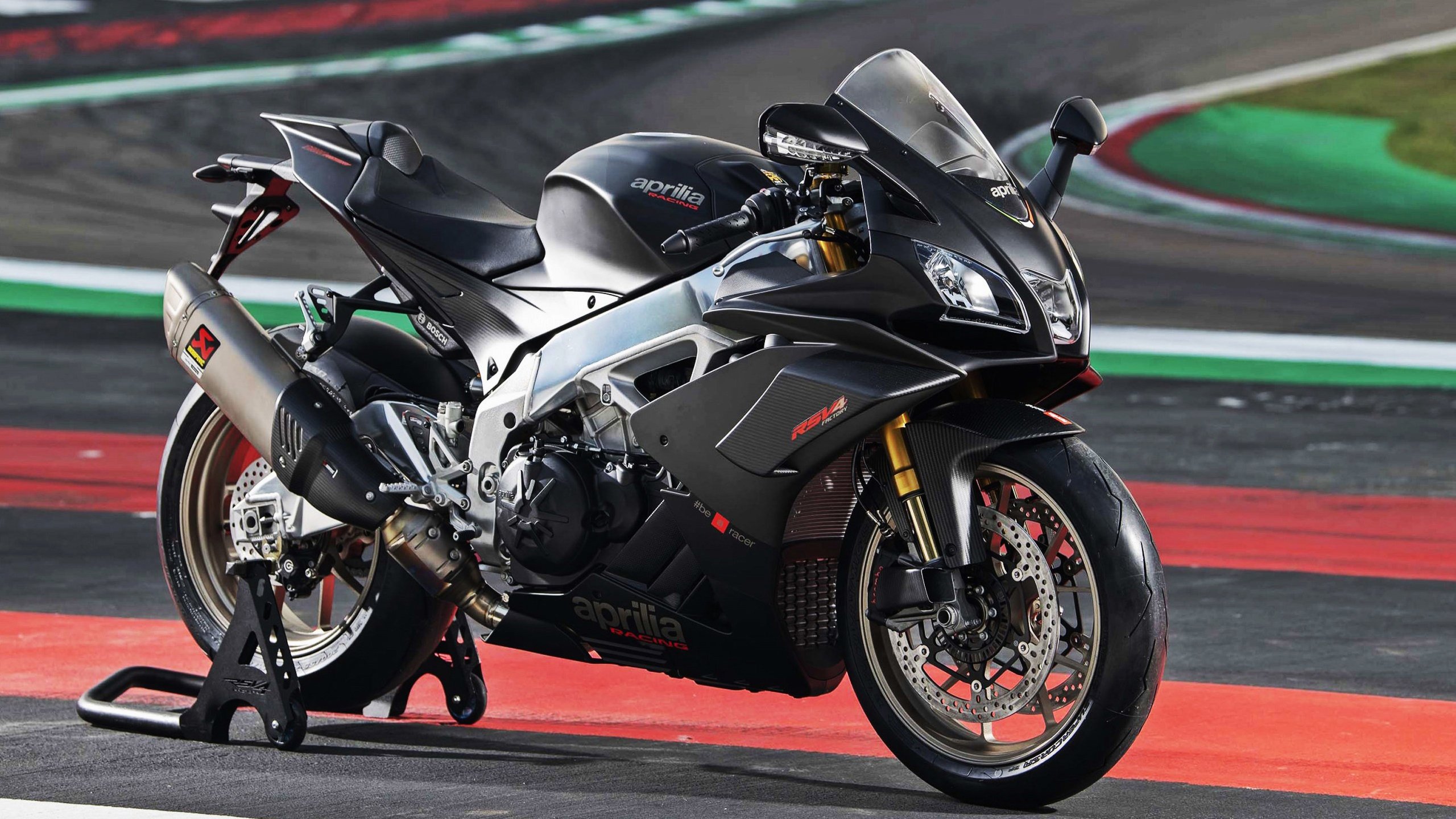 红墙与沙堡,阿劳霍于巴黎决战中接管足球的两种信仰